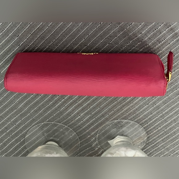 Prada Long Zippy Wallet Pink Like New with Gold hardware + unbranded dust bag - Picture 9 of 10